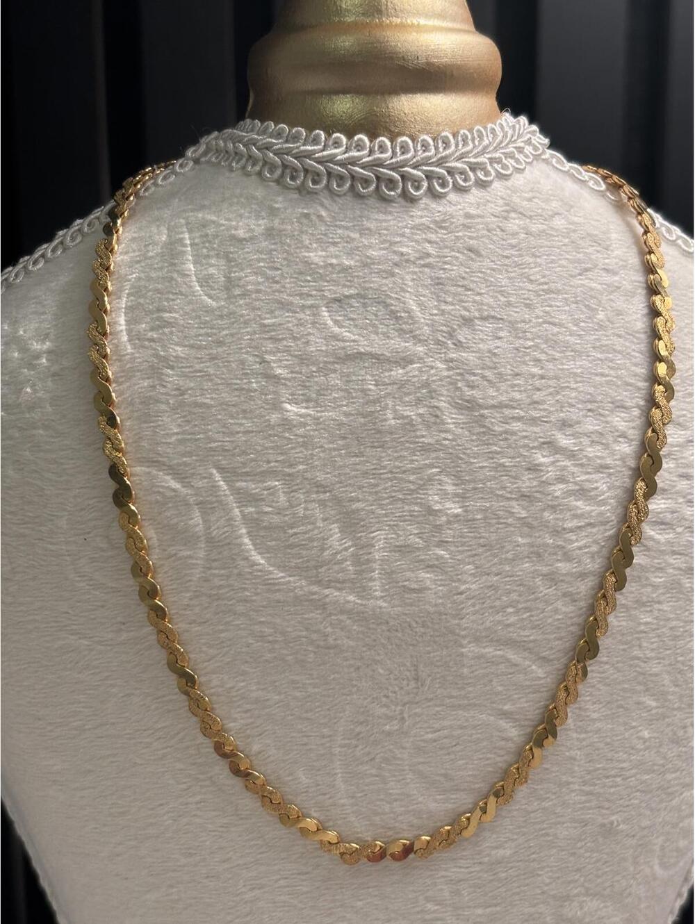 Elegant Gold-Tone Chain Necklace